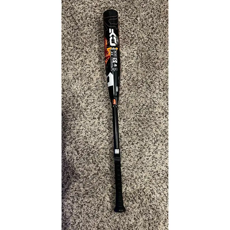 Used 2022 DeMarini USSSA Certified Composite 28 oz 33" CF Mashup Bat