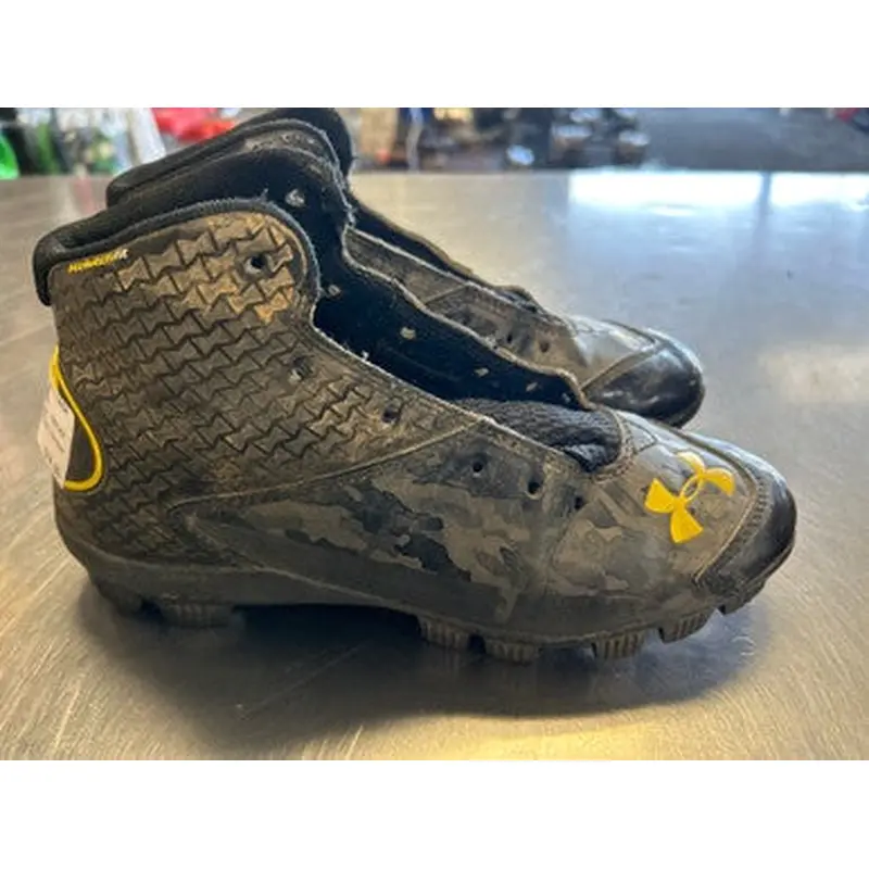 Used Under Armour BATMAN BB/SB Cleats Red Junior 04.5 11868-S000063837