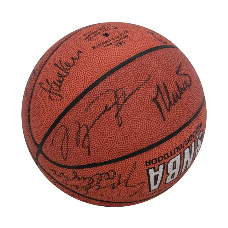 Michael Jordan 1995-96 Chicago Bulls NBA Champs Team Signed Basketball Beckett