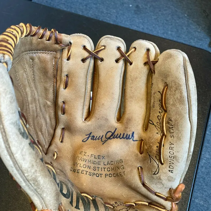 Tom Seaver Signed Vintage 1970's Game Model Baseball Glove With JSA COA