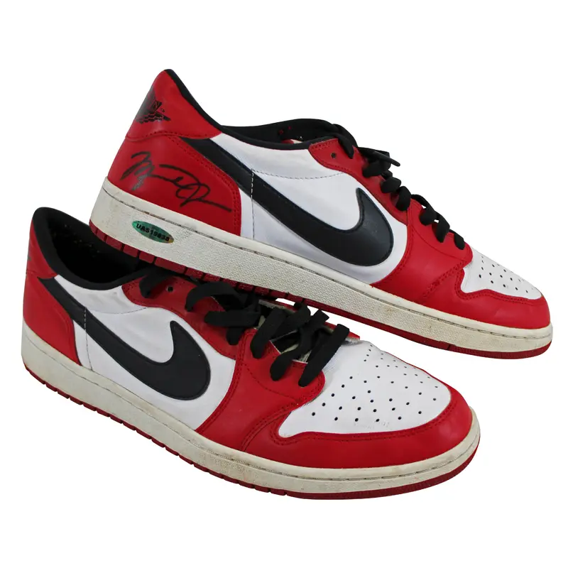 Bulls Michael Jordan Signed shoes Air Jordan I Retro OG Low UDA #UAS19838