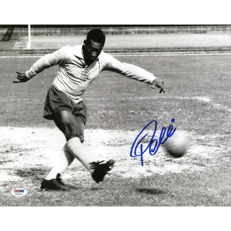 Pele Brazil Soccer Signed Authentic 11X14 Photo Autographed PSA/DNA #Y21223