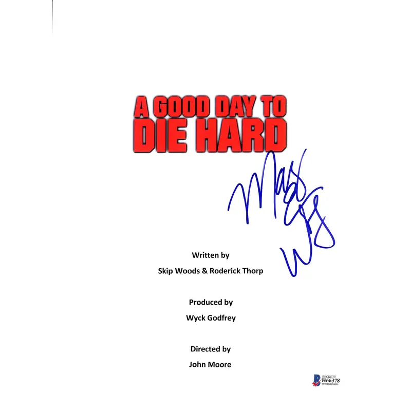Mary Elizabeth Winstead Signed A Good Day To Die Hard Script Cover BAS #H66378