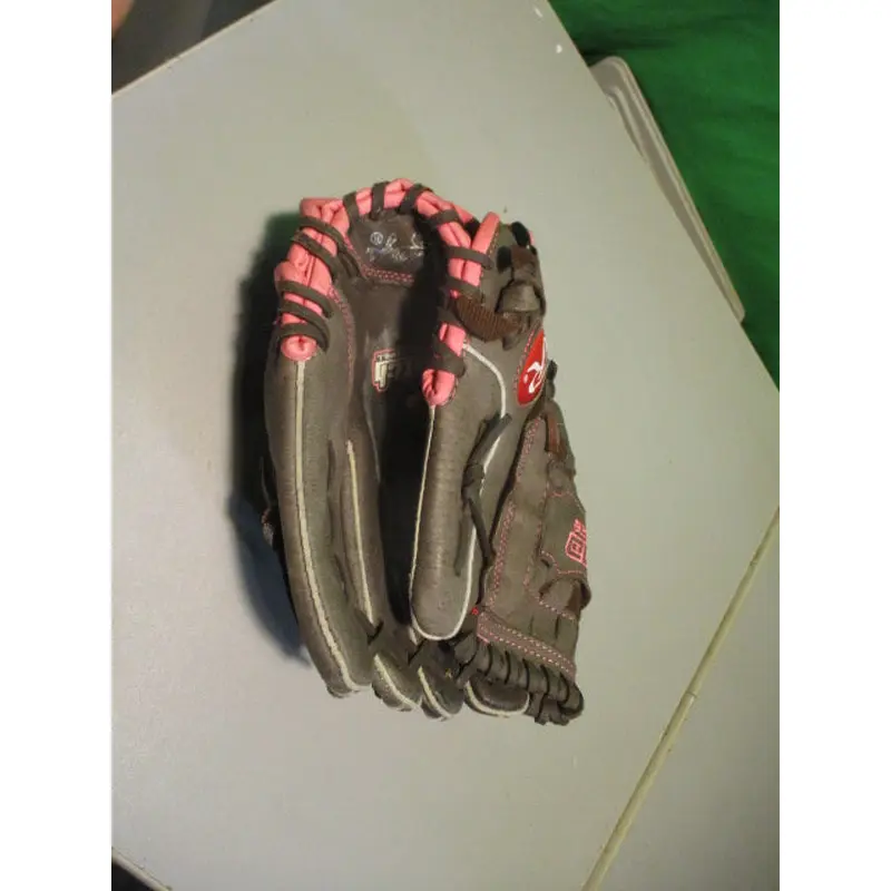 Used Rawlings Fastpitch Softball 11" Glove - RH