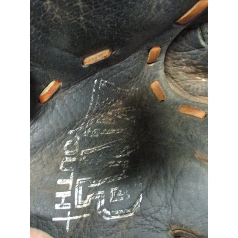 Used Mizuno MVP Youth Glove - RHT