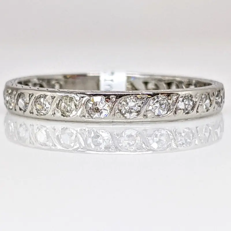PLATINUM DIAMOND ROUND (23) ESTATE BAND 2.2 GRAMS