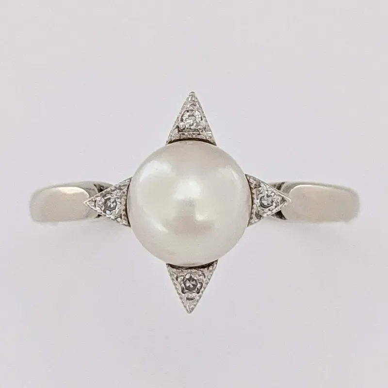 14K WHITE PEARL ROUND 7MM WITH (4) MELEE ESTATE RING 2.5 GRAMS