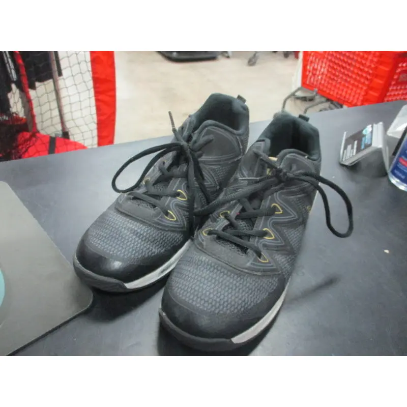 Used Shaq Basketball Shoes Size 5.5