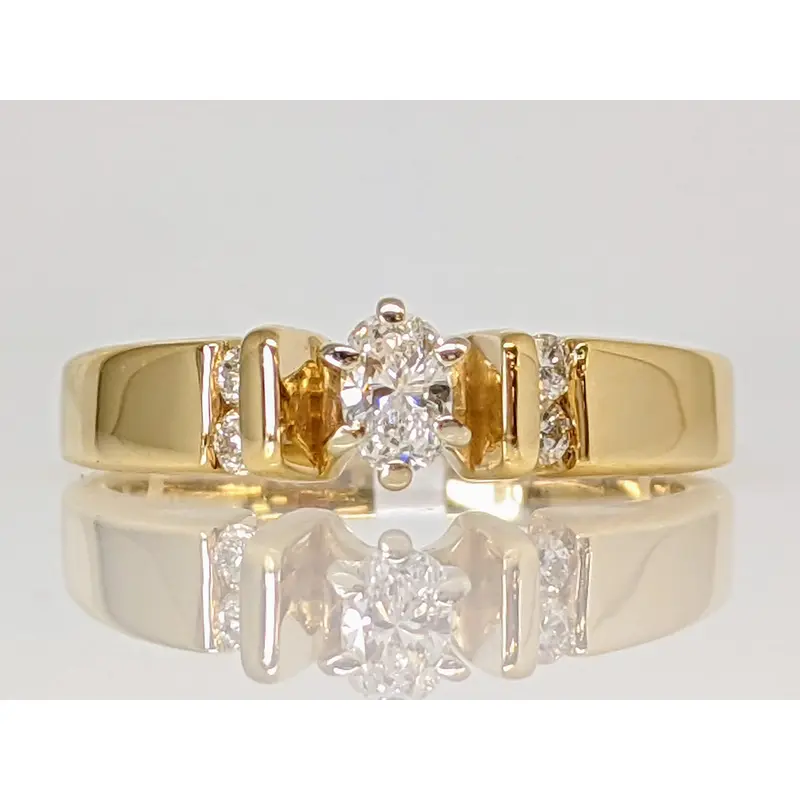 14K .37 CARAT TOTAL WEIGHT SI2 I OVAL WITH (4) ROUND DIAMOND ESTATE RING 4.9 GRAMS
