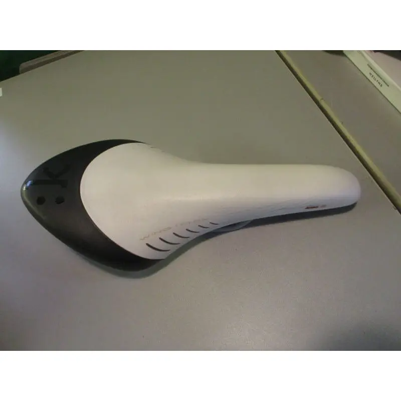 Used Fizik Wing Flex Tri 2 Bike Seat / Saddle