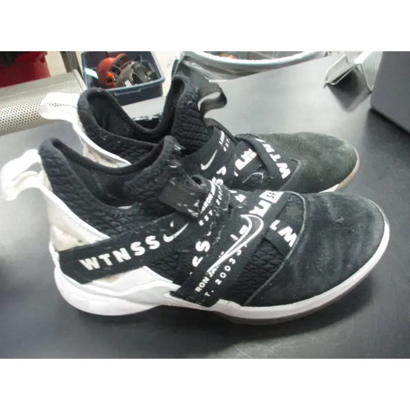 Used Nike Lebron Basketball Shoes Size 7