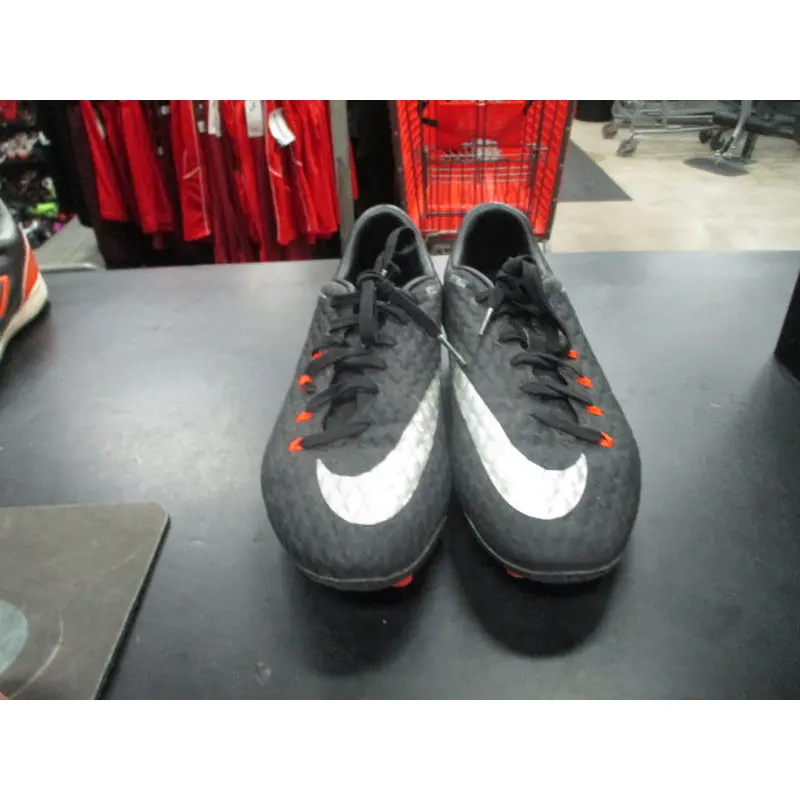 Used Nike HyperVenom Size 6.5 Soccer Cleats
