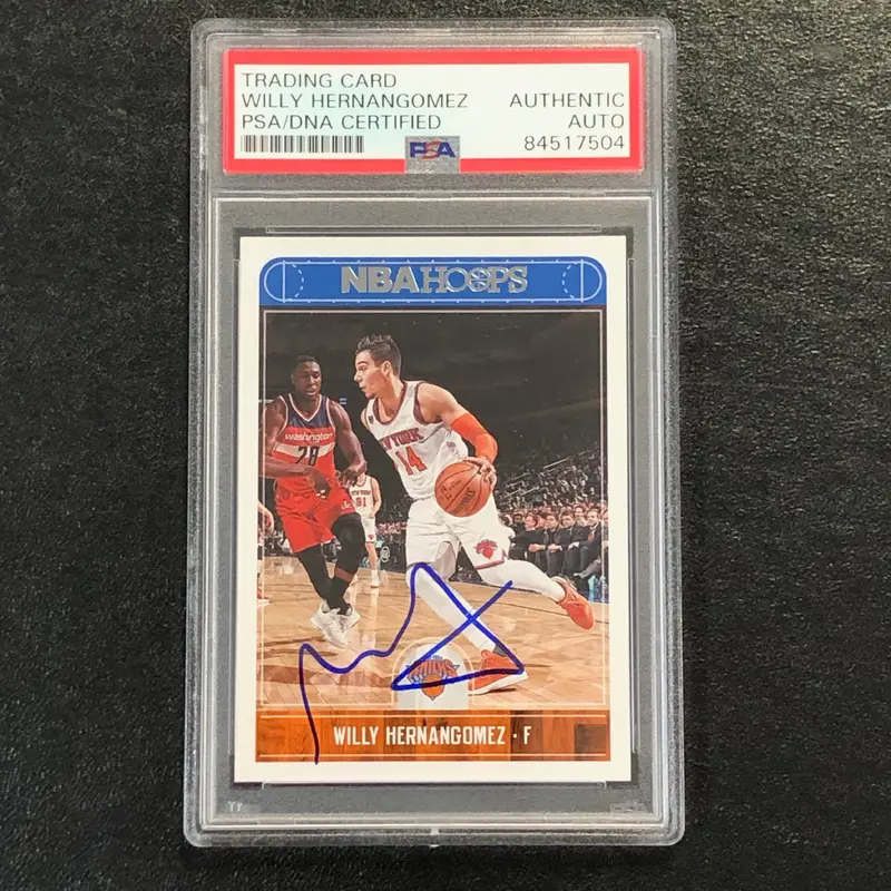 2017-18 NBA Hoops #103 Willy Hernangomez Signed Card AUTO PSA Slabbed Knicks